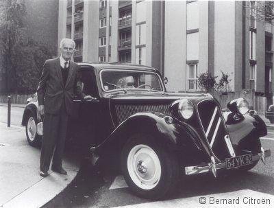 Bernard Citron con un Citron Traction Avant, ao 1997